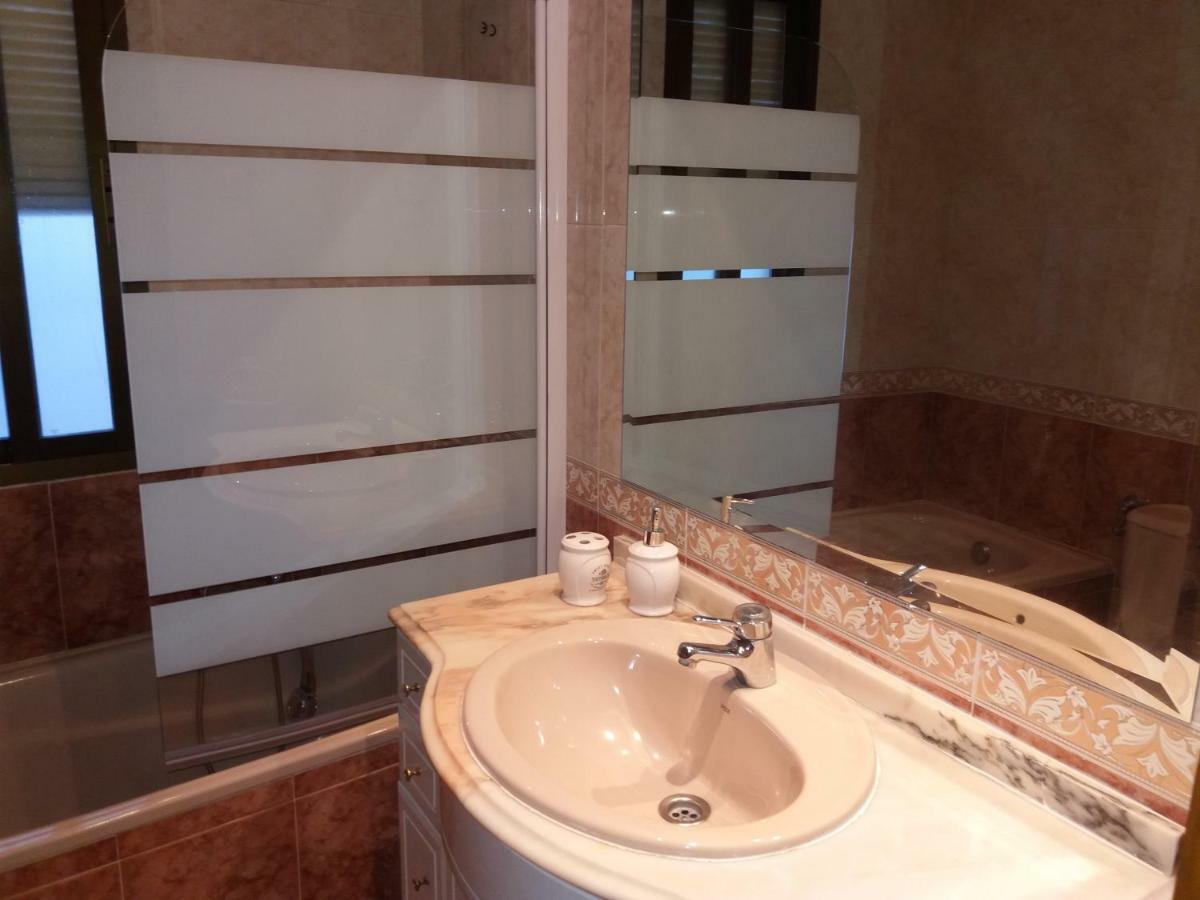 Casa El Reloj Apartment Mombeltran ภายนอก รูปภาพ